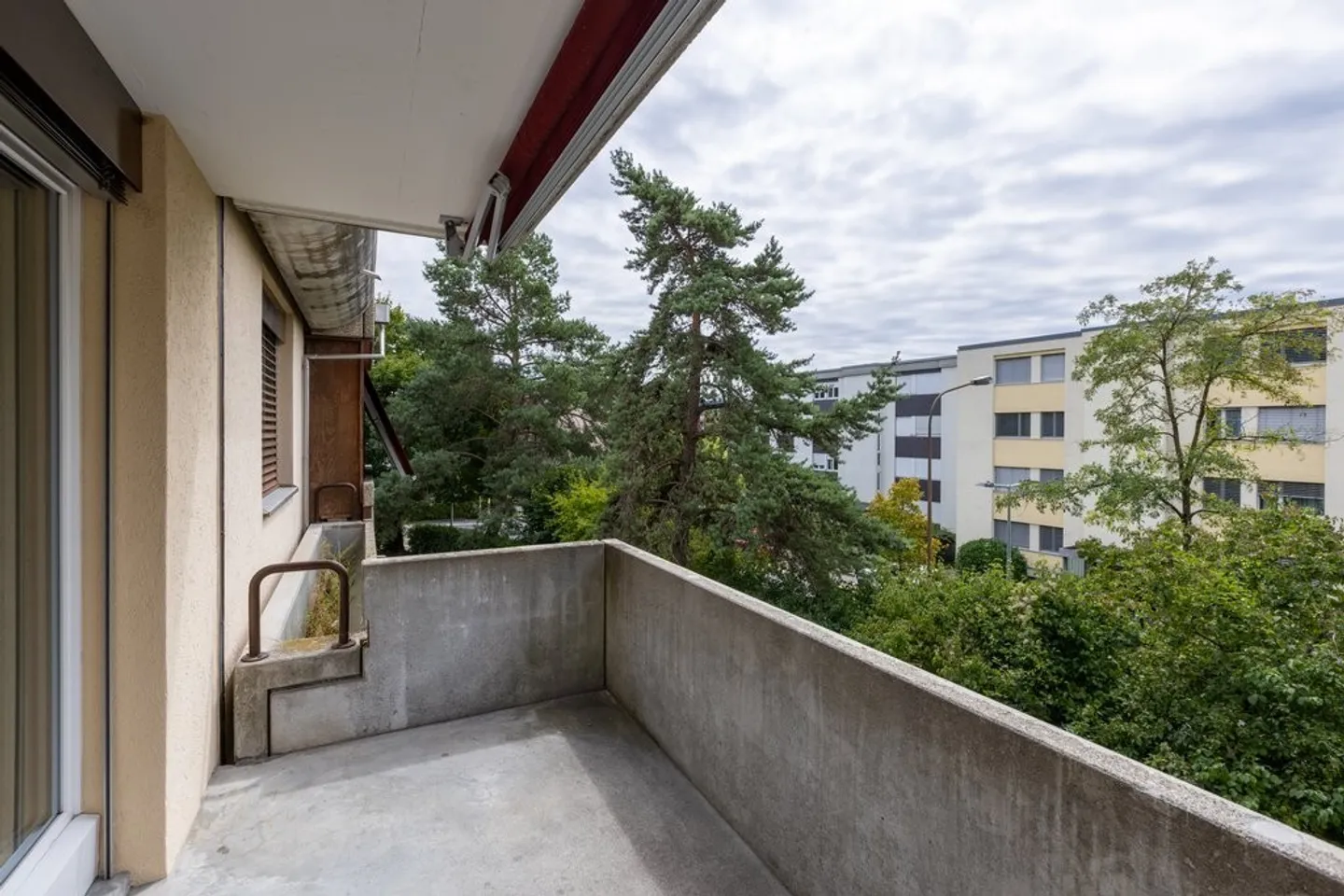 Appartement lumineux de 4,5 pièces avec balcon et agencement idéal - Photo 5 sur 7