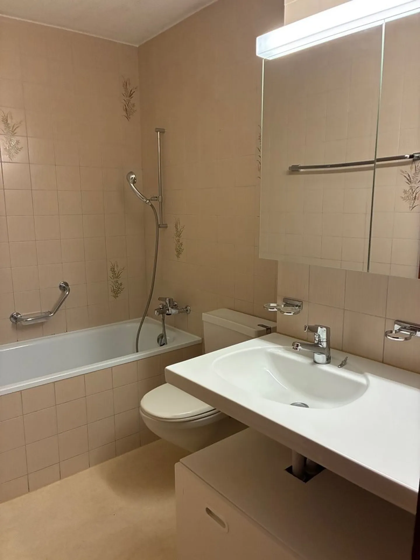 Appartement lumineux de 4,5 pièces avec balcon et agencement idéal - Photo 6 sur 7