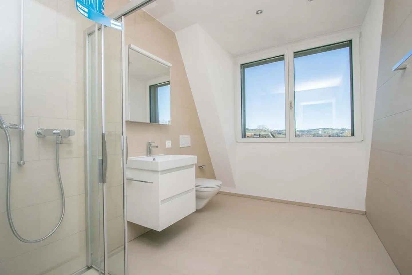 Appartamento 3.5 locali con terrazza sul tetto vicino al centro - Foto 7 di 11