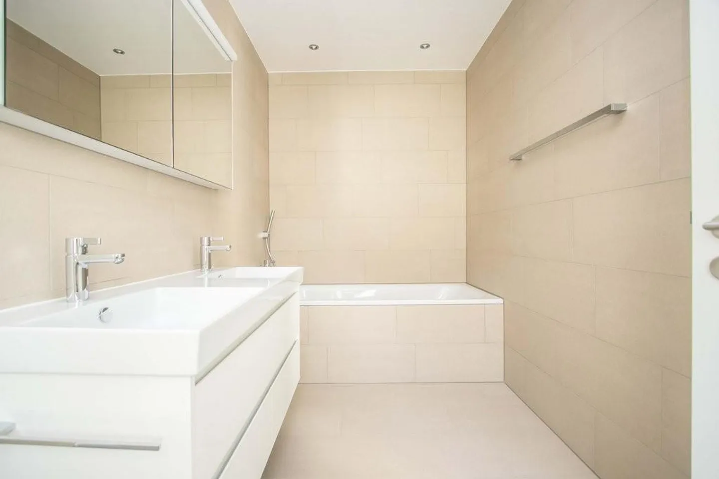 Appartamento 3.5 locali con terrazza sul tetto vicino al centro - Foto 8 di 11