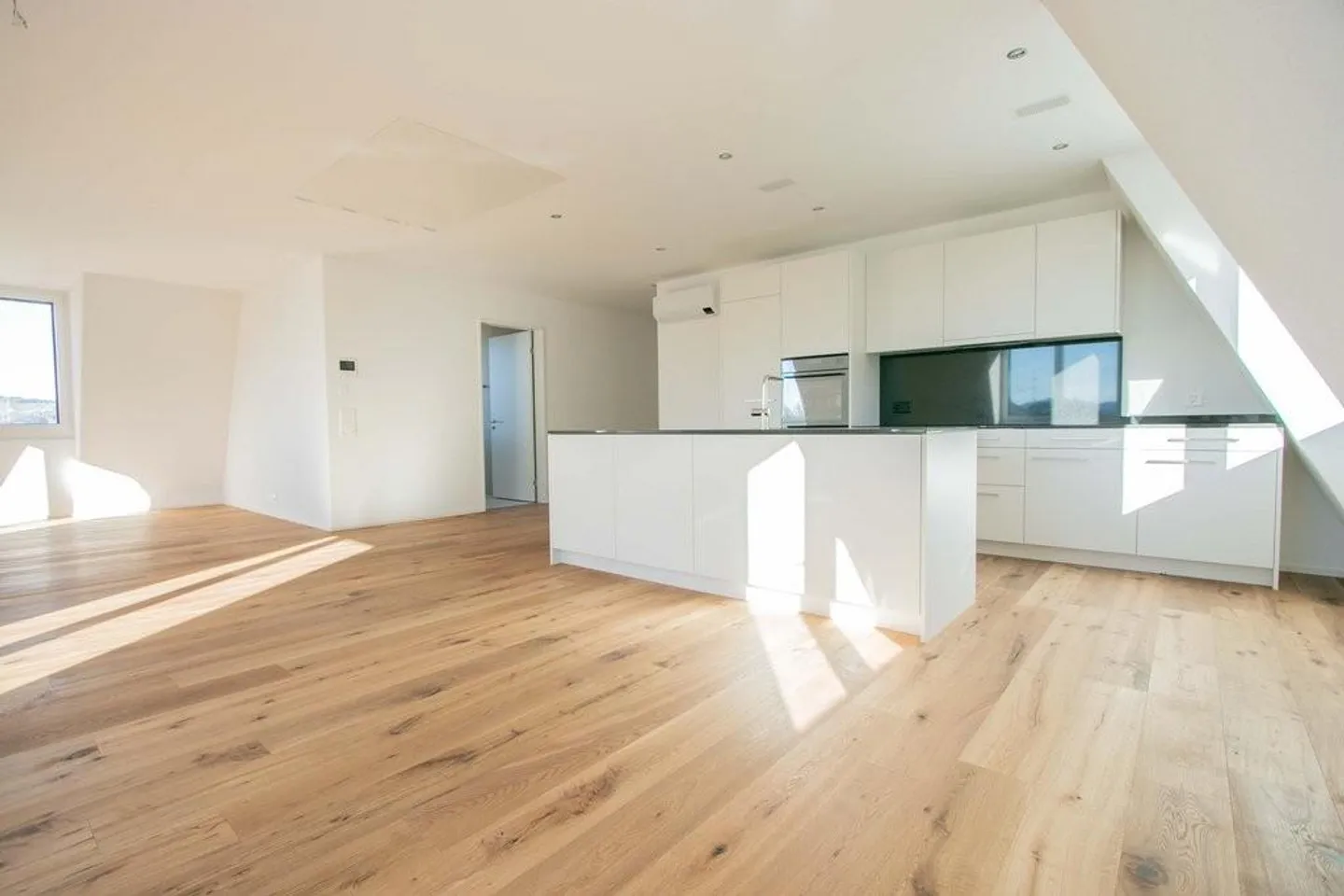 Appartamento 3.5 locali con terrazza sul tetto vicino al centro - Foto 3 di 11