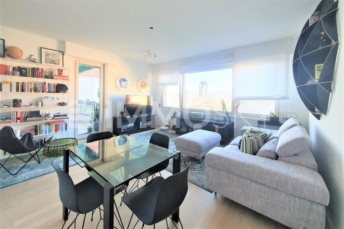 In the center, high panoramic floor with lake view - Photo 1 of 5