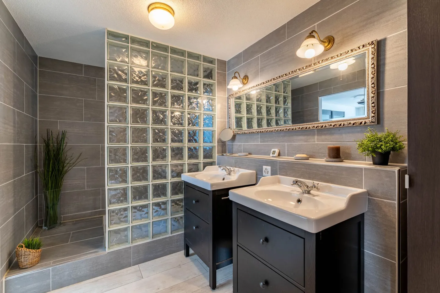 Une magnifique maison de ville ancienne avec de nombreuses possibilités (vente par procédure d'enchères) - Photo 11 sur 15