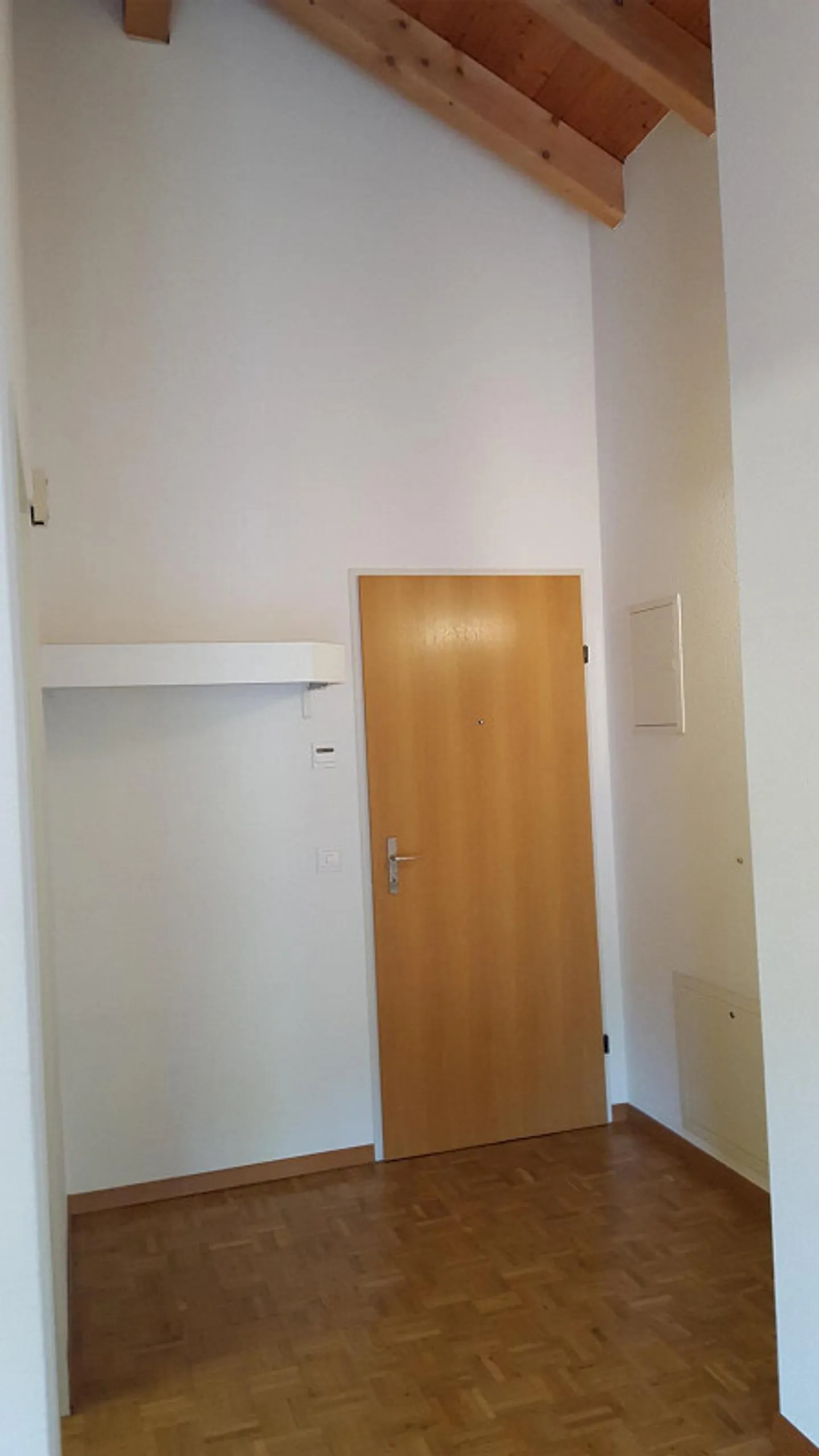 Charmante appartement de toit 2.5 pièces dans un endroit calme de Safenwil - Photo 10 sur 11