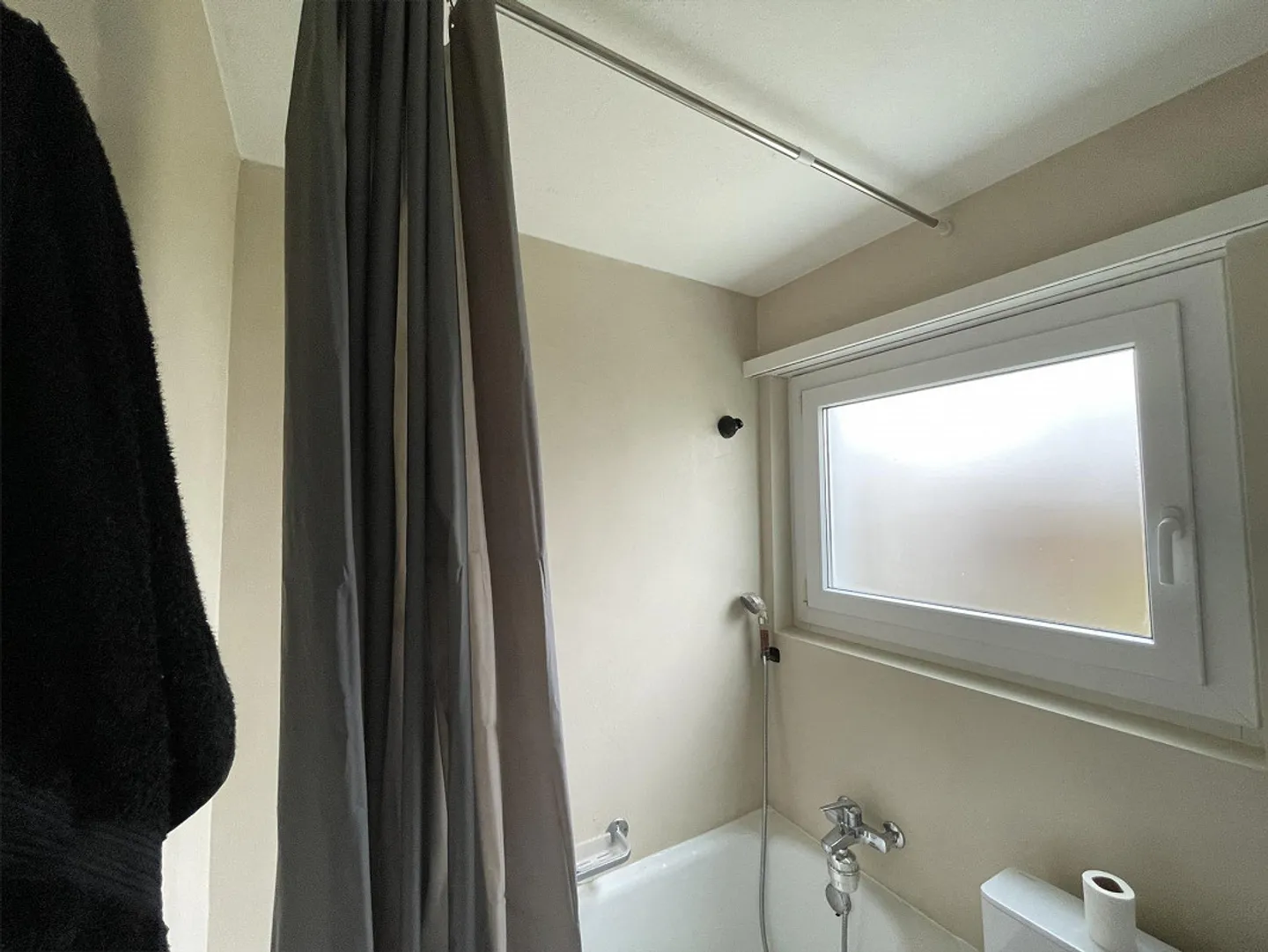 Appartement 2.5 pièces - Sous-location entièrement meublée - Photo 4 sur 6