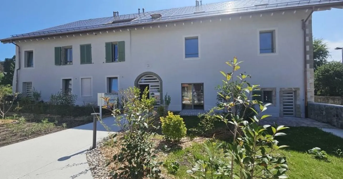 Magnificent duplex accommodation with gardens and terraces - Photo 1 of 8
