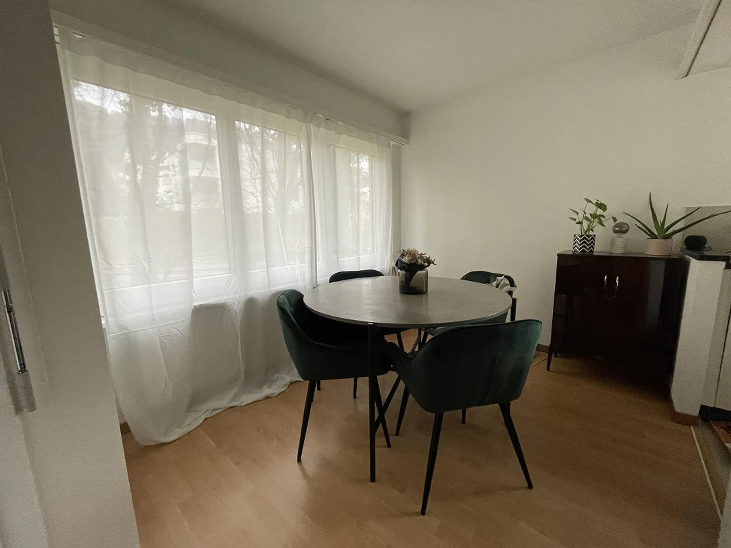 Appartement 2.5 pièces - Sous-location entièrement meublée - Photo 3 sur 6