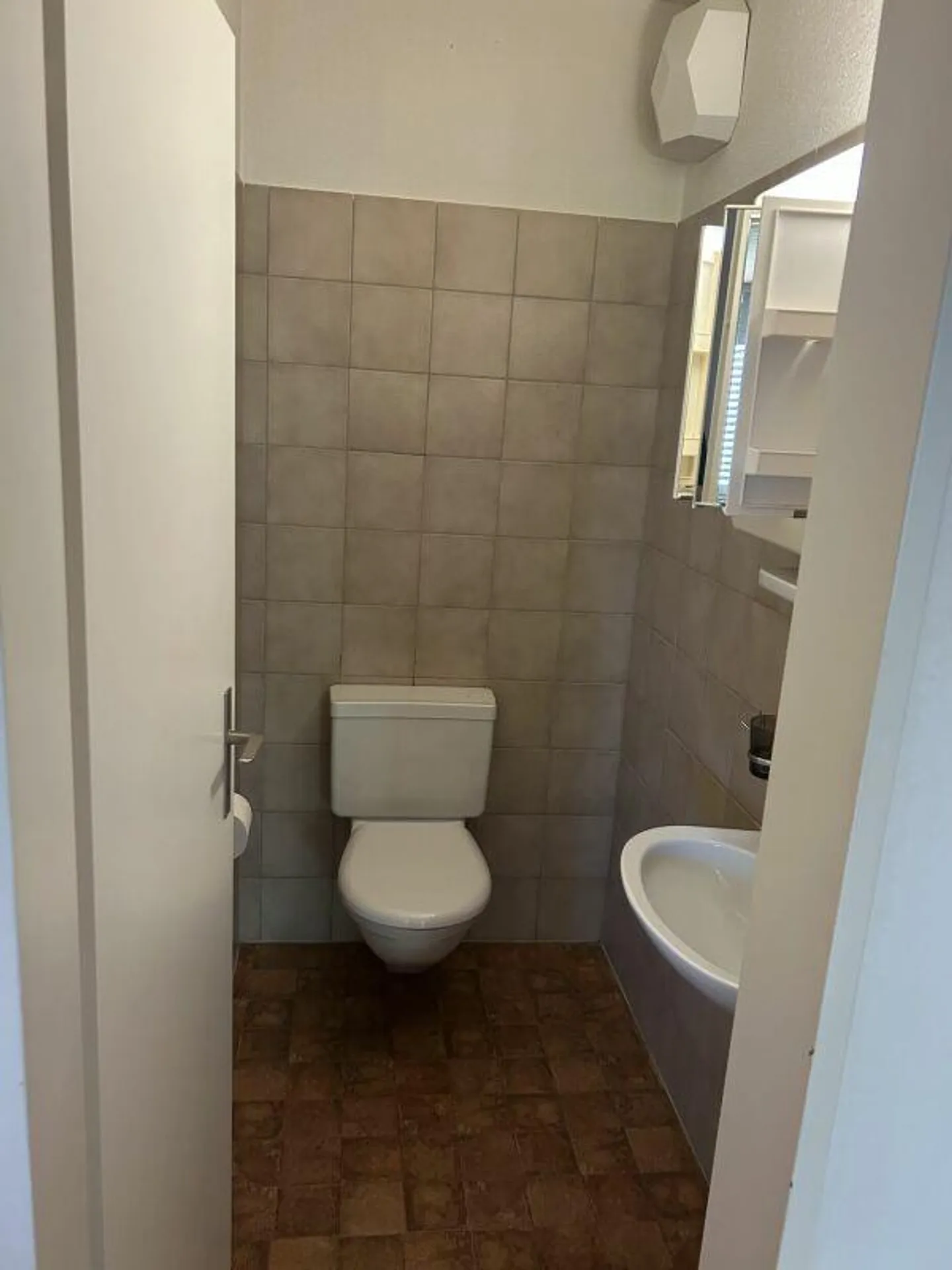 Spacious Family Apartment in Dübendorf - Photo 8 of 11