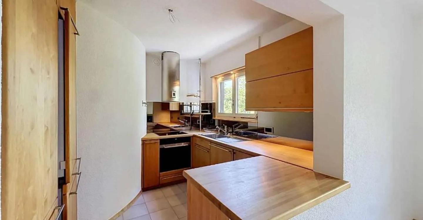 Charming 4-Room Apartment - Photo 5 of 10