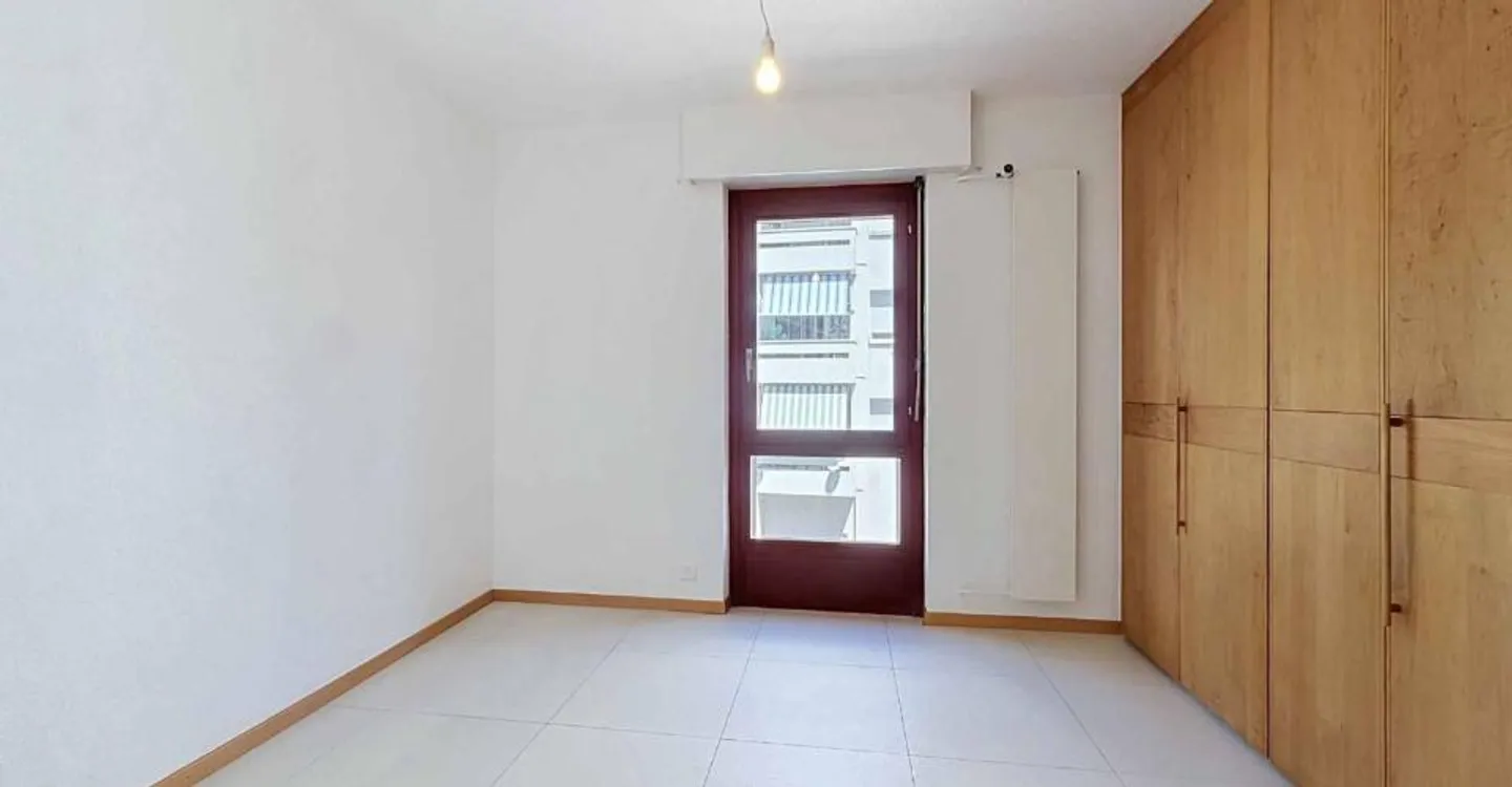 Charming 4-Room Apartment - Photo 7 of 10