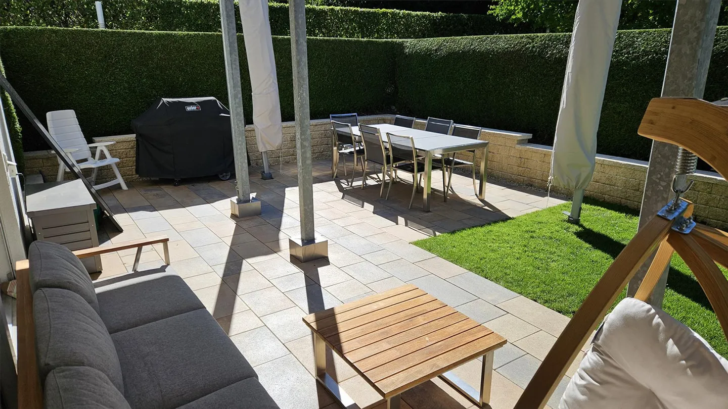 Sunny 4.5-room garden apartment with exclusive terrace + 3 underground parking spaces - Photo 2 of 12