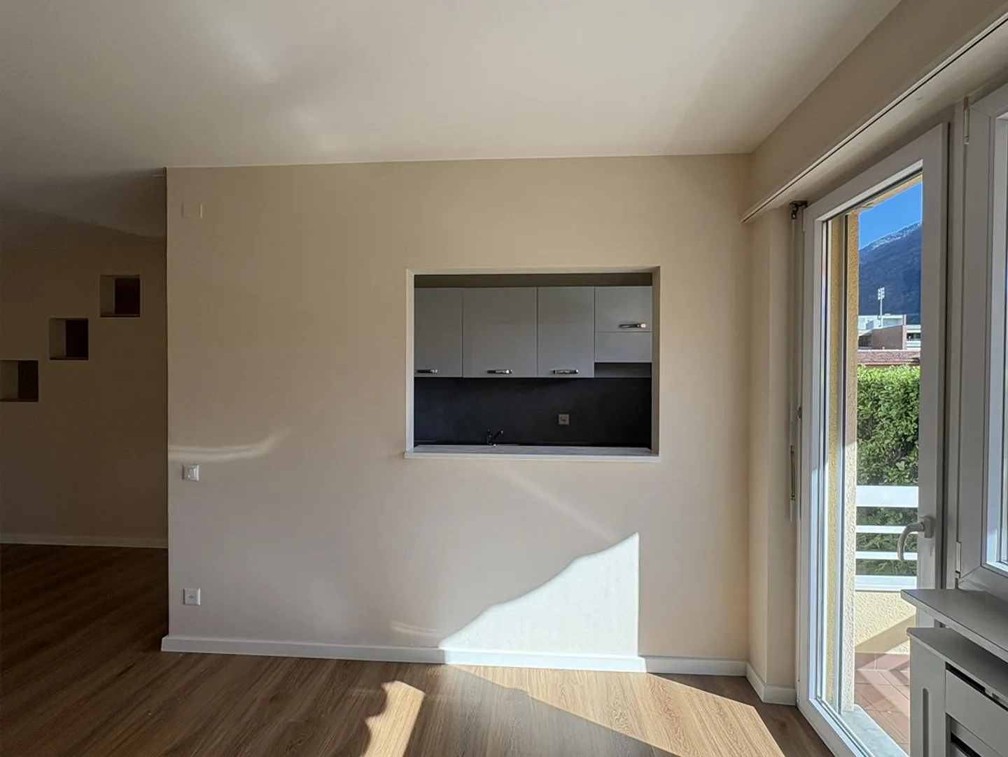 LOSONE, schöne renovierte Wohnung - Foto 3 von 9