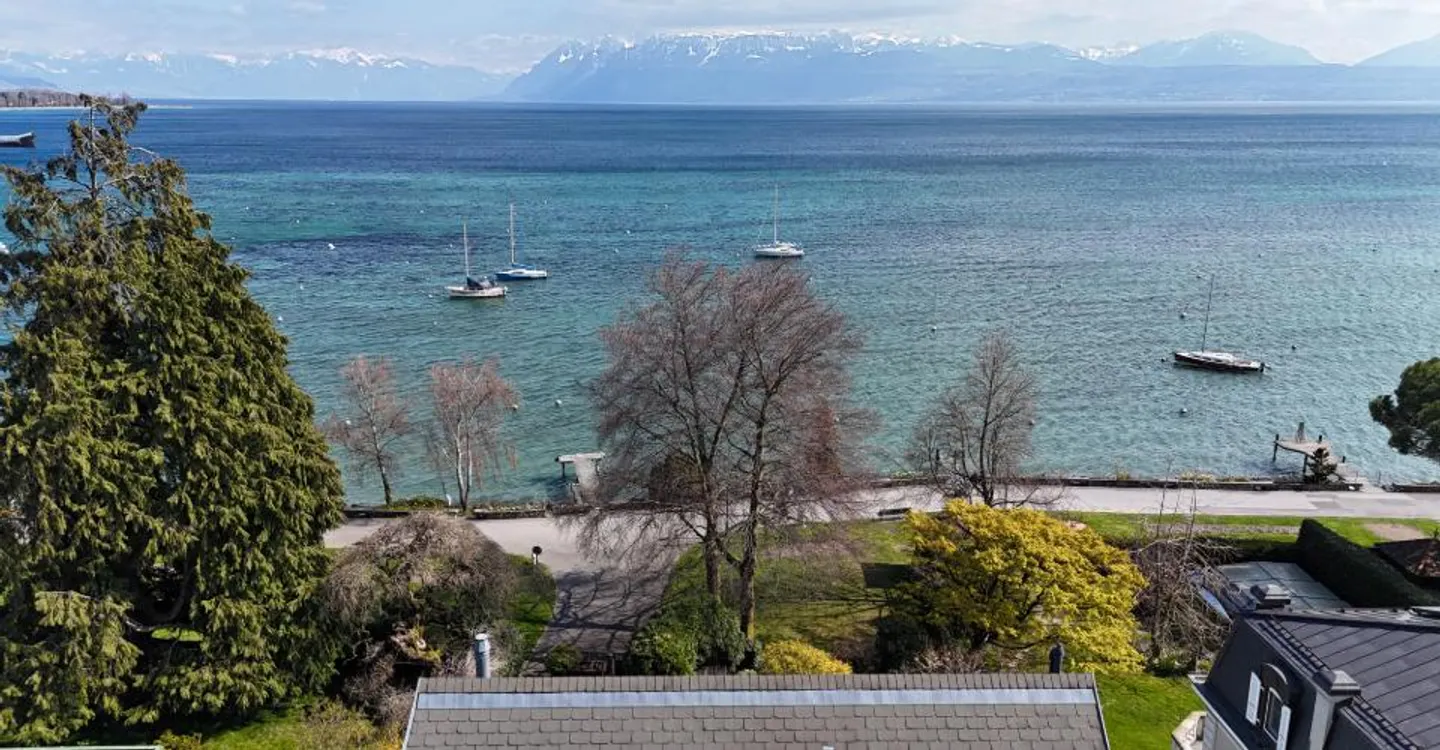 RARE- Propriété au bord du lac avec quai - Photo 1 sur 8
