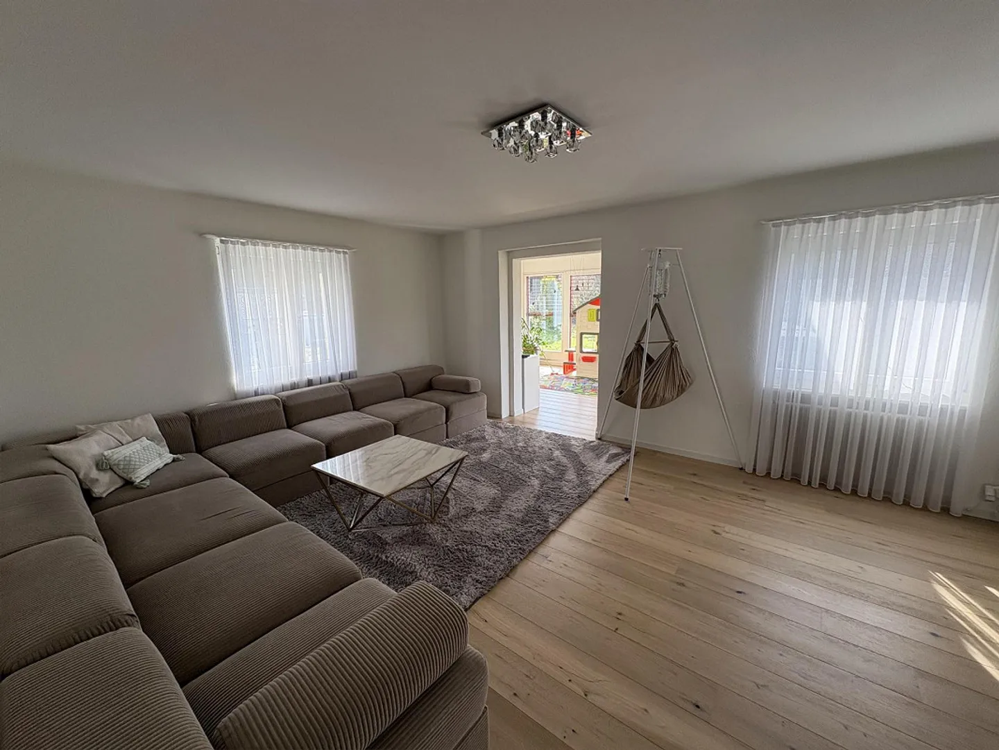Stylish 5.5-room semi-detached house with winter garden and studio - Photo 2 of 8
