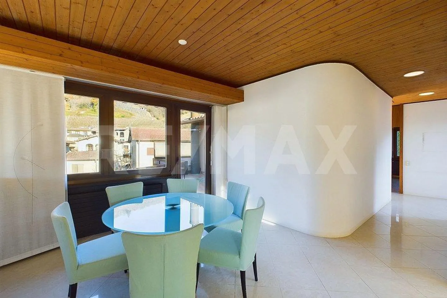 Space, Comfort and Garden: the Perfect Apartment for Growing Up with the Family - Photo 7 of 13