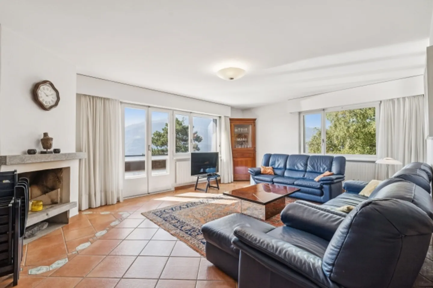 Charm Meets Panorama: 4.5-Room Apartment with Alpine View - Photo 3 of 13