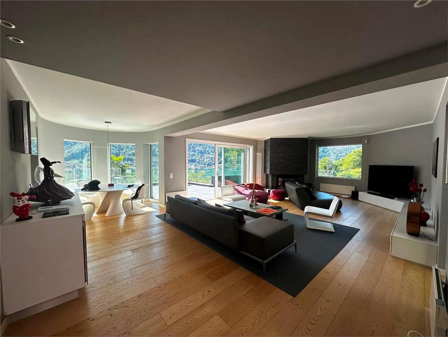 Villa panoramique avec piscine intérieure au cœur de Vico Morcote - Photo 3 sur 13
