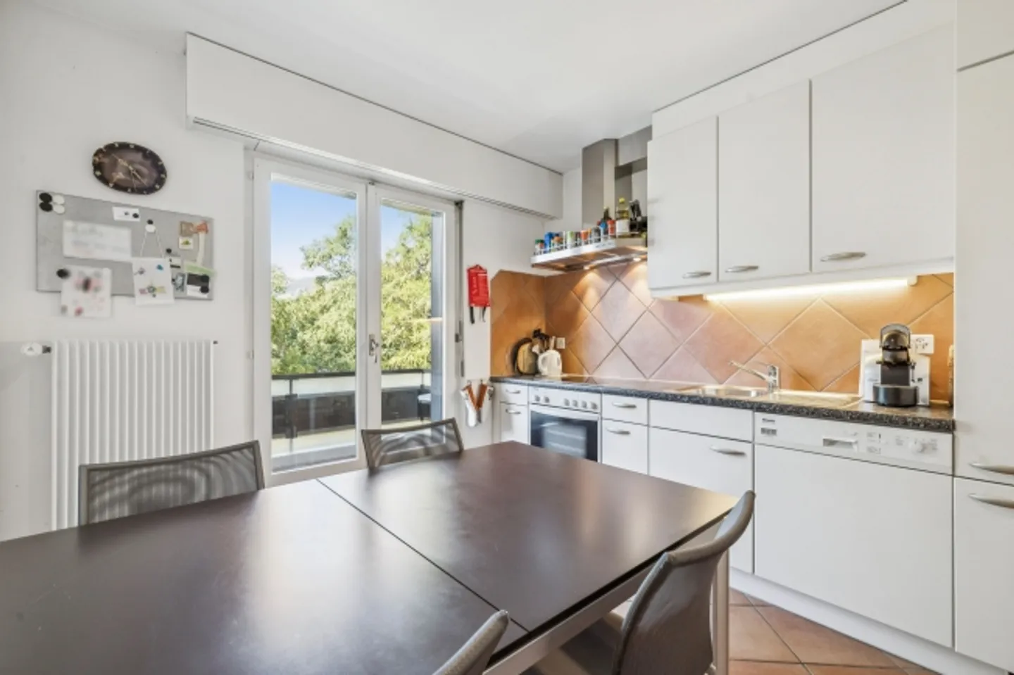 Charm Meets Panorama: 4.5-Room Apartment with Alpine View - Photo 6 of 13