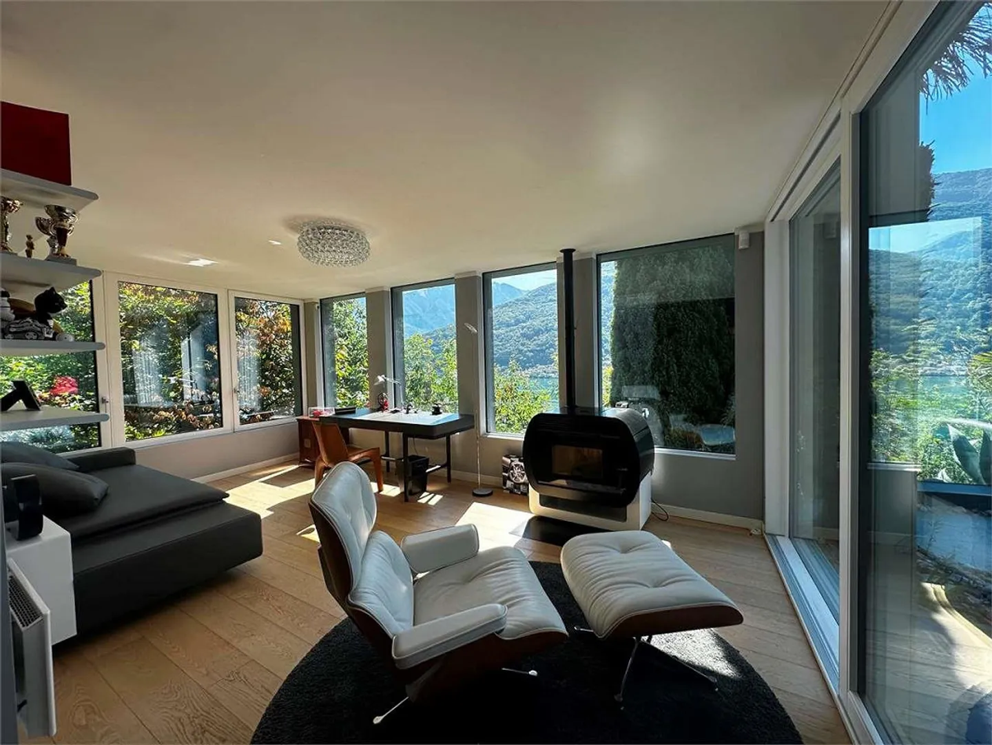Villa panoramique avec piscine intérieure au cœur de Vico Morcote - Photo 7 sur 13