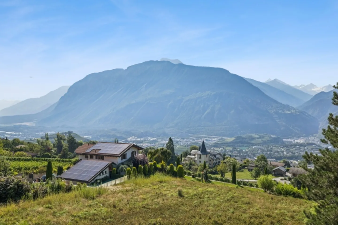 Charm Meets Panorama: 4.5-Room Apartment with Alpine View - Photo 11 of 13