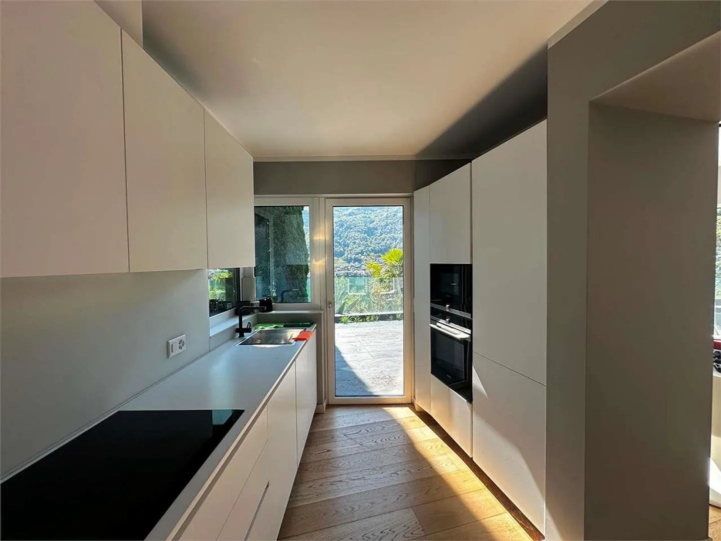 Villa panoramique avec piscine intérieure au cœur de Vico Morcote - Photo 5 sur 13