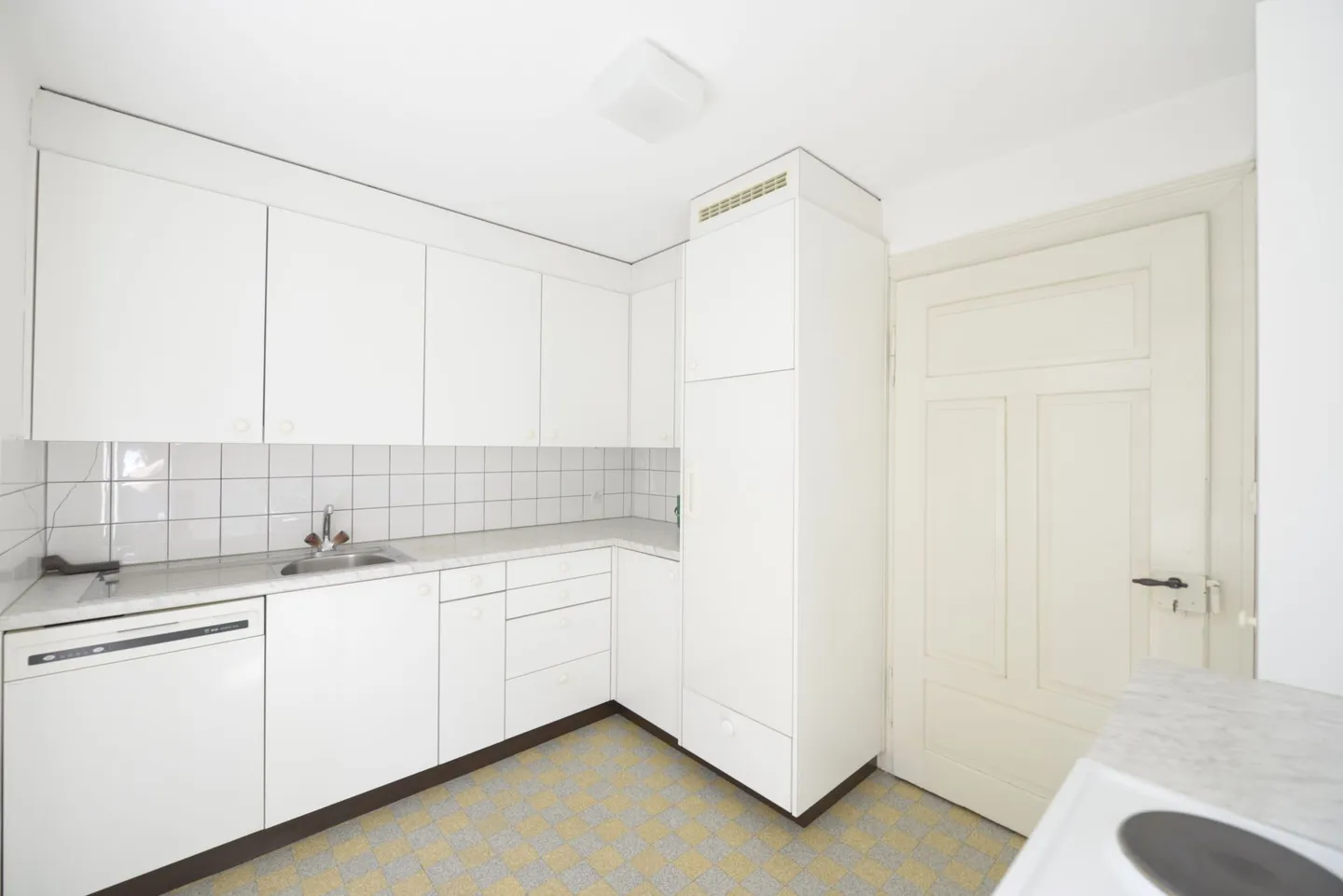 St. Gallen - 3 ½ Room Apartment with Shared Garden Seating Area - Photo 5 of 10