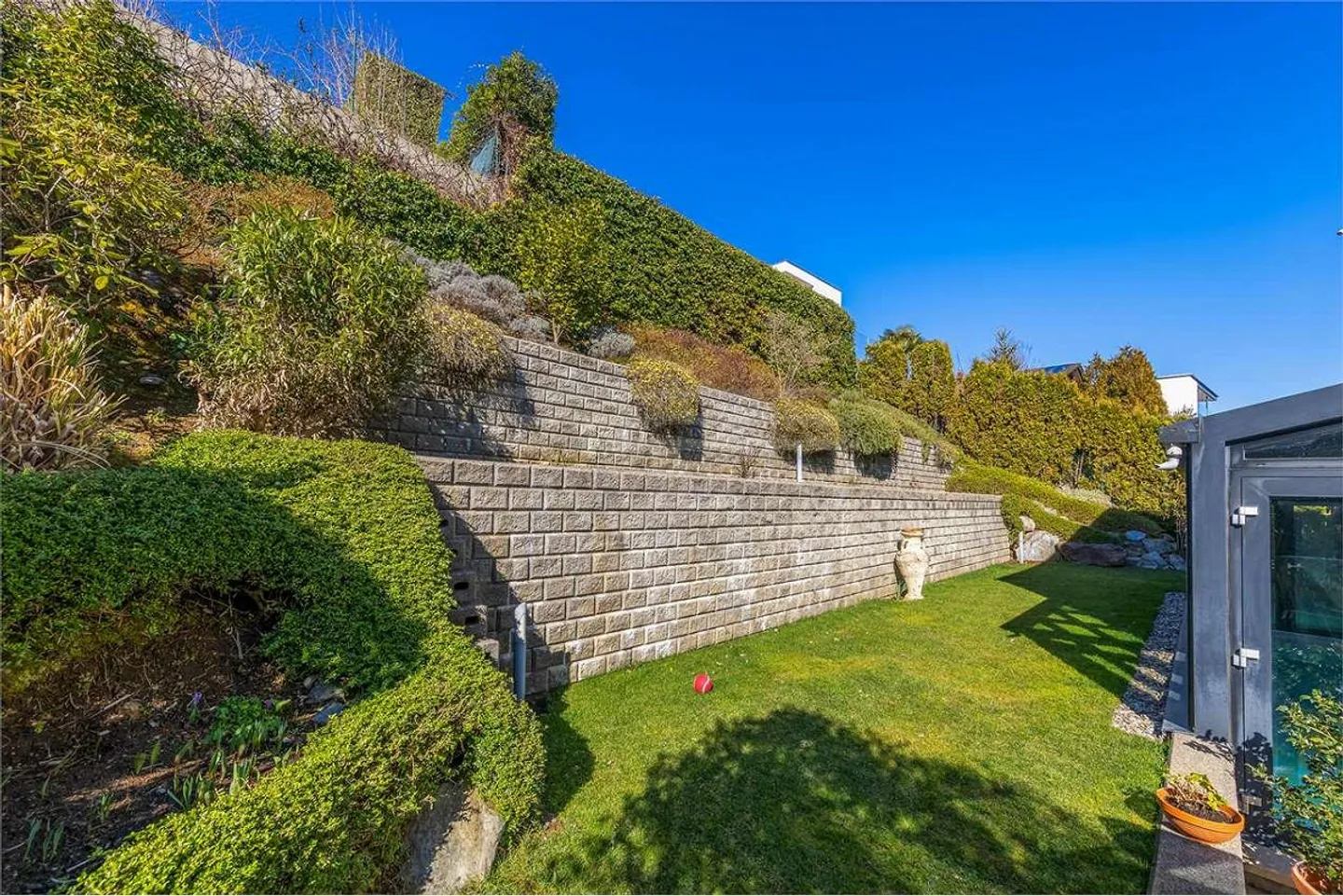 Exclusive Country House with Pool in Collina d'Oro - Photo 3 of 13