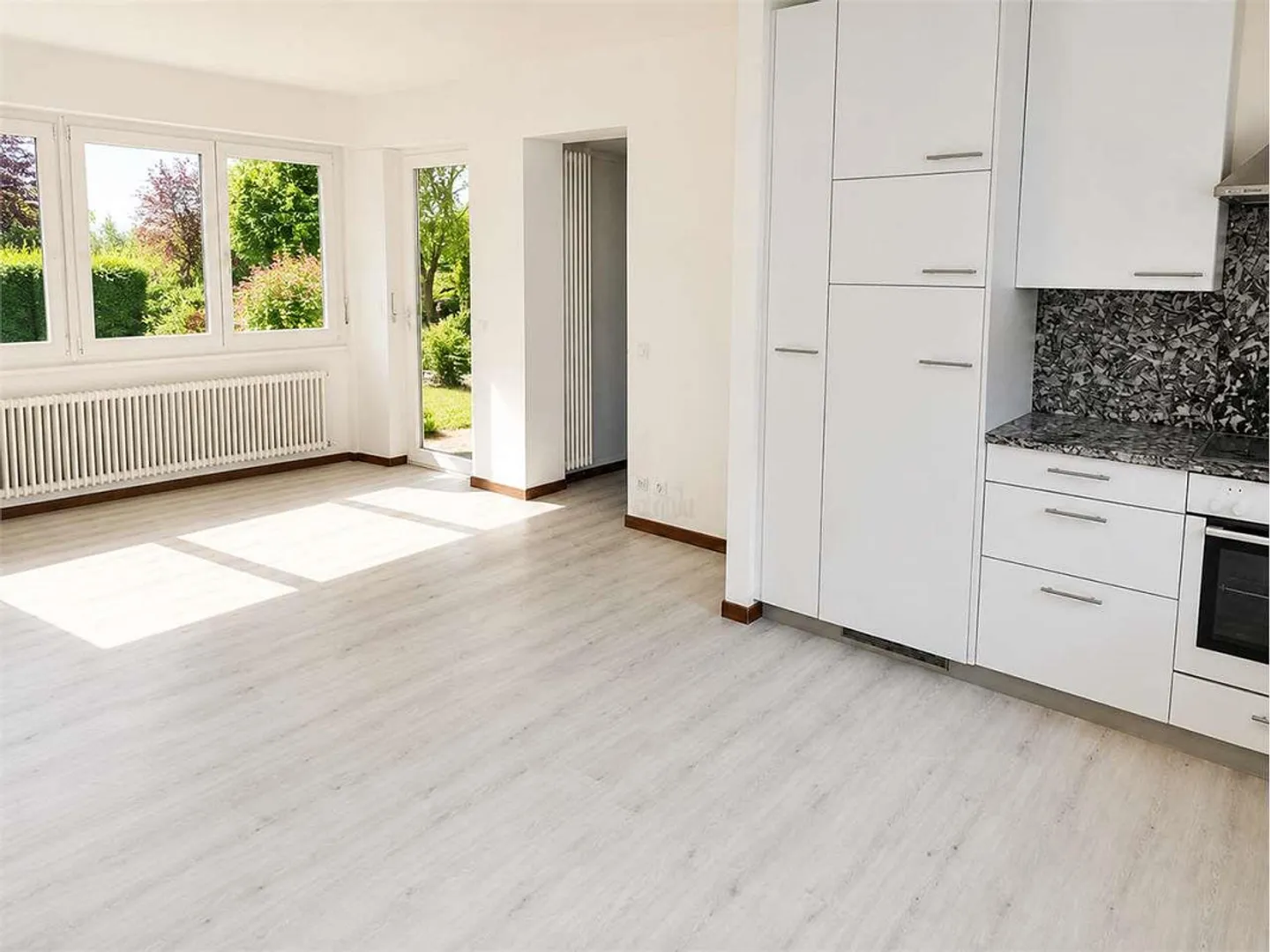 Spacious 4.5 room apartment in a quiet residential area - Photo 3 of 10