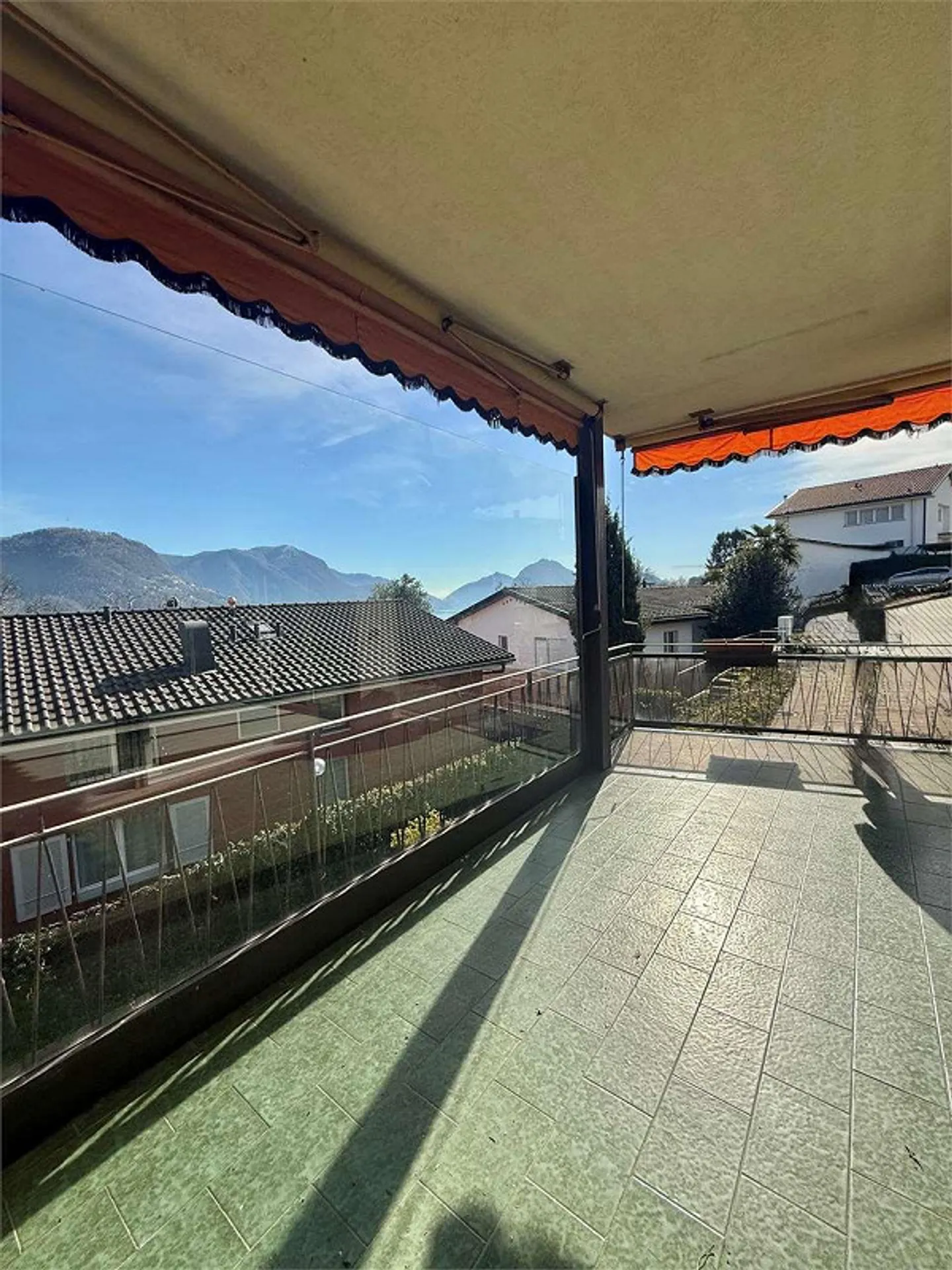 Spacious 4.5 room apartment in a quiet residential area - Photo 4 of 10