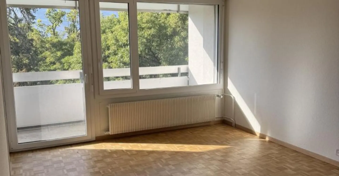 Spacious 2-room Apartment - 43m2 - Bright and Green Surroundings - Photo 3 of 5