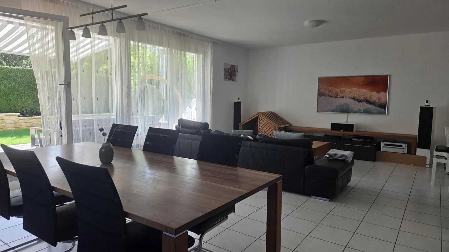 Sunny 4.5-room garden apartment with exclusive terrace + 3 underground parking spaces - Photo 6 of 12