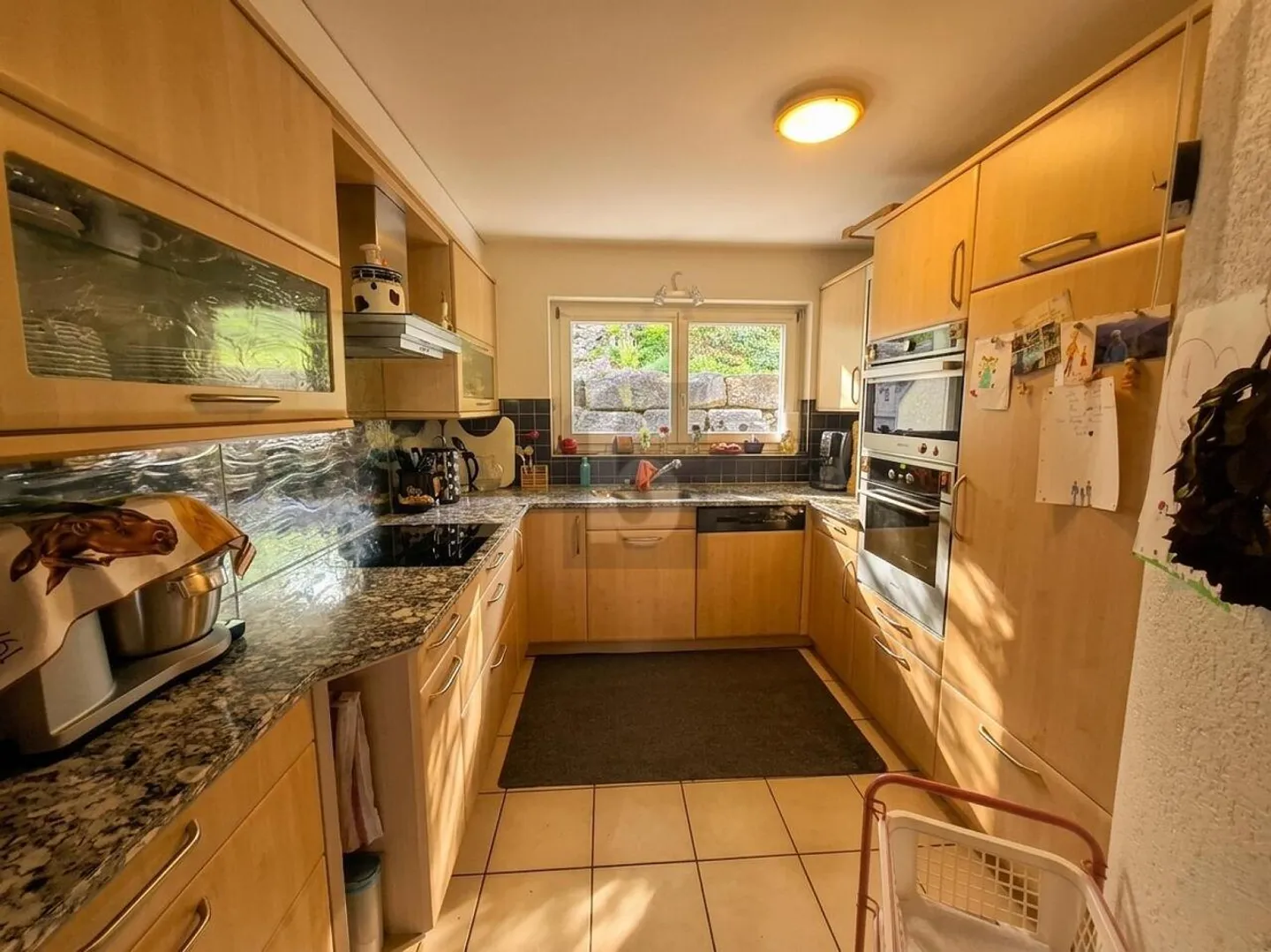 SPACIOUS, QUIET WITH BREATHTAKING VIEW - Photo 3 of 6