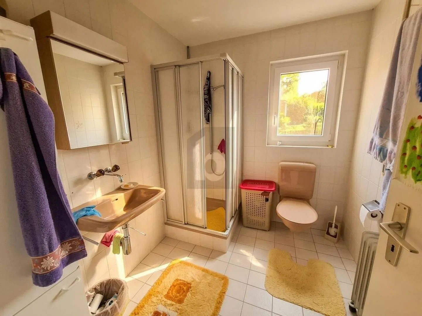 SPACIOUS, QUIET WITH BREATHTAKING VIEW - Photo 4 of 6