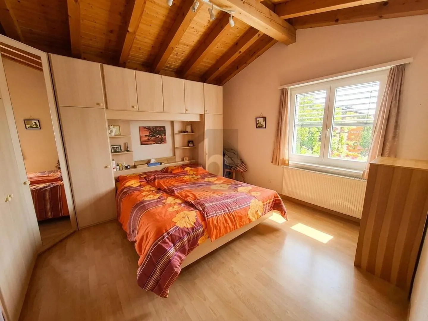SPACIOUS, QUIET WITH BREATHTAKING VIEW - Photo 5 of 6