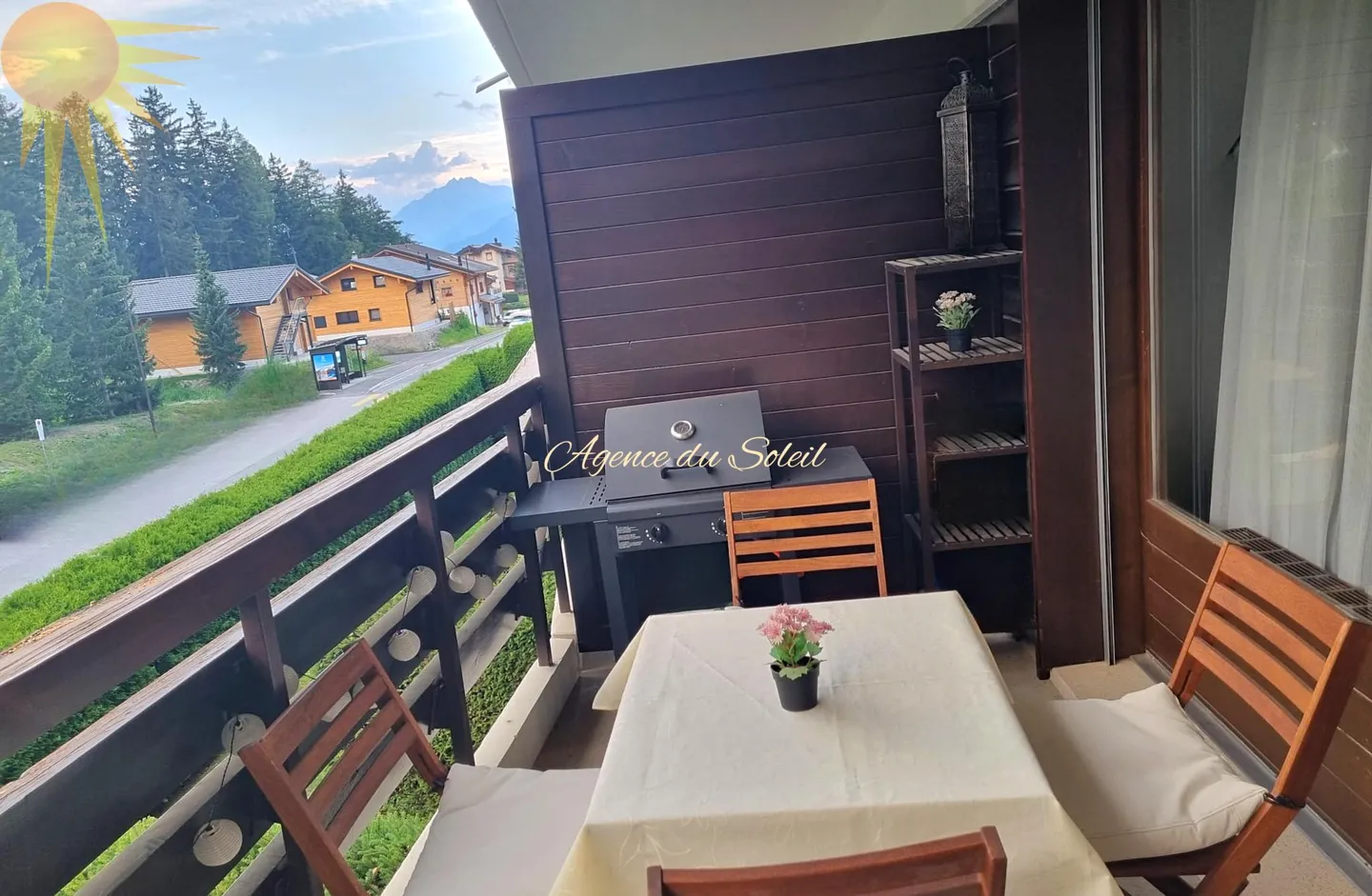 Very nice 2.5-room apartment near the center of Crans! - Photo 2 of 17