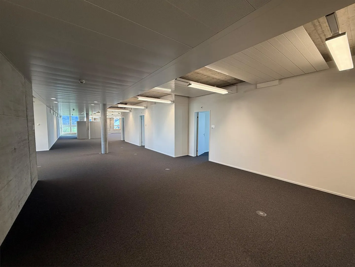 Spazio ufficio attraente (380 m2) - Foto 3 di 11
