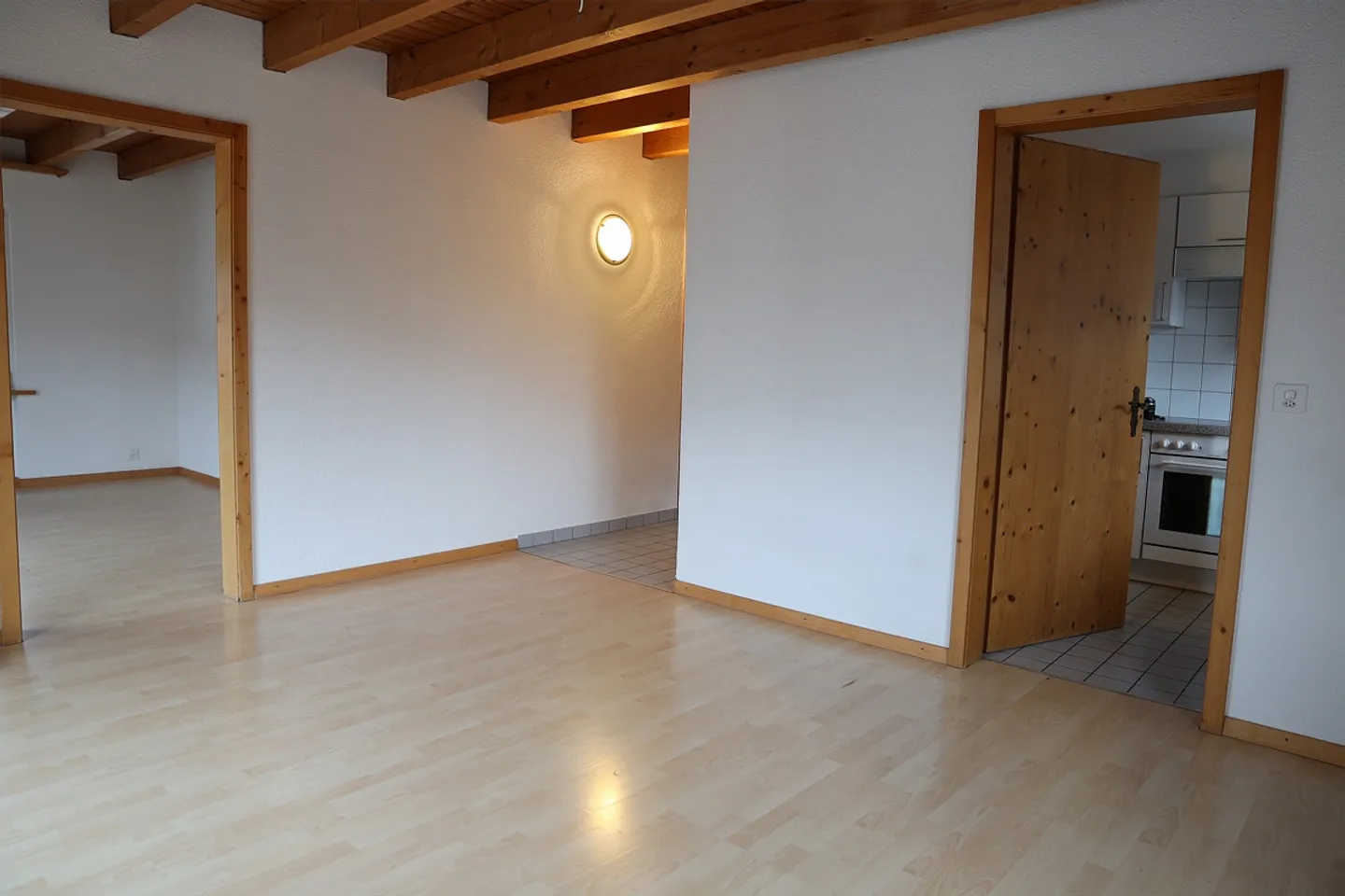 Appartement lumineux de 4 pièces avec son propre grenier - Photo 3 sur 11