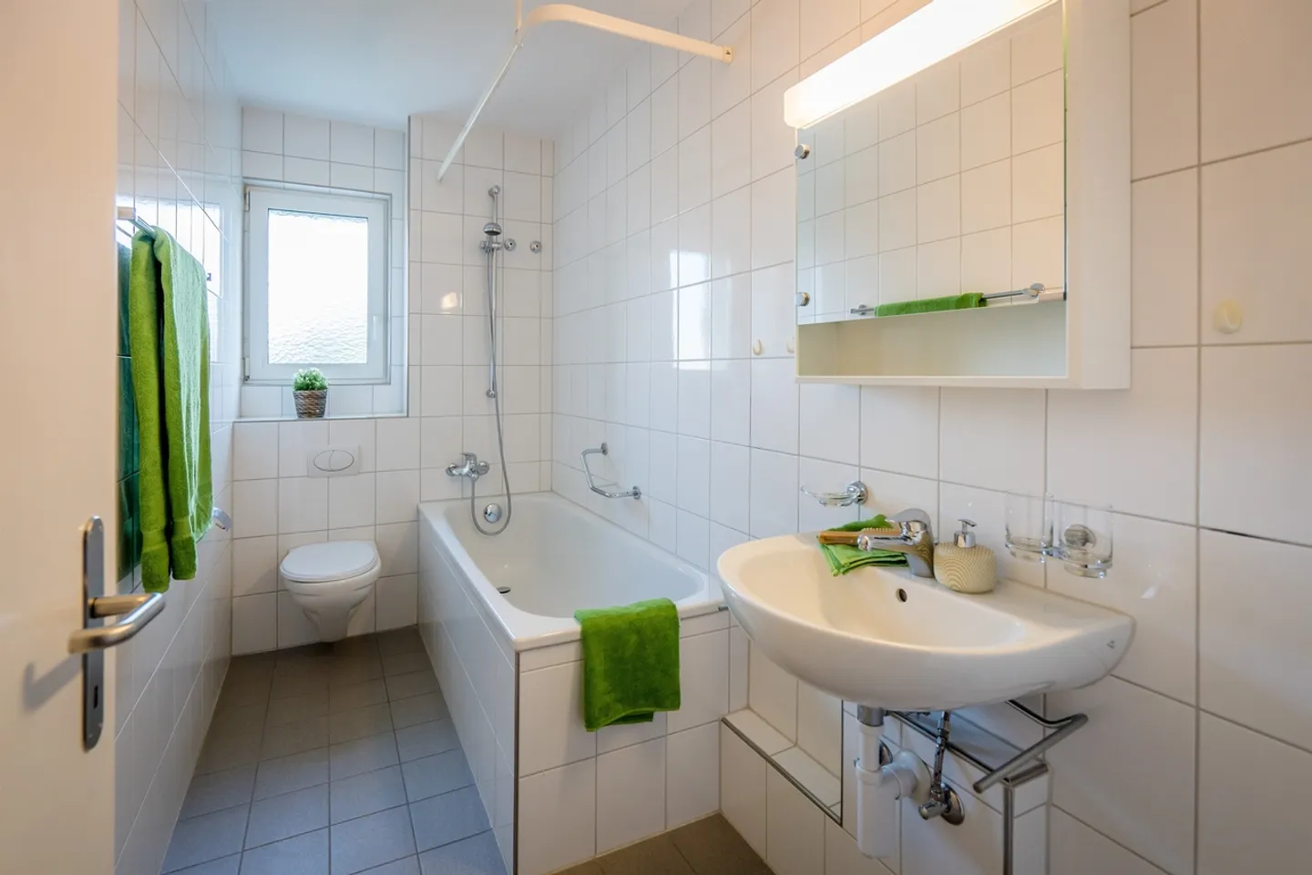 Cozy apartment in a preferred residential area - Photo 3 of 5