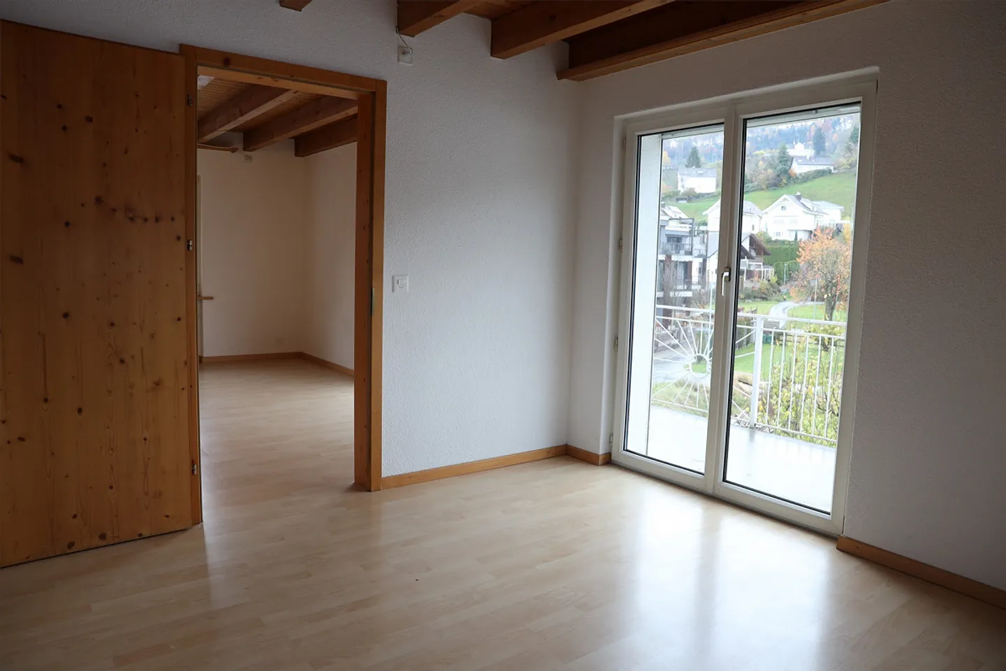 Appartement lumineux de 4 pièces avec son propre grenier - Photo 4 sur 11