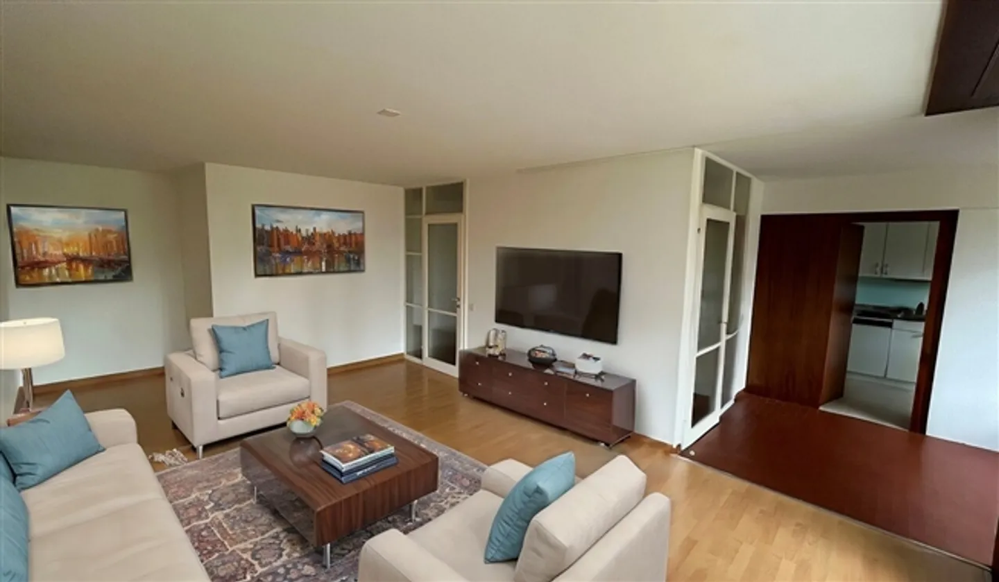 Spacious 5.5-room apartment with basement compartment and parking space - Photo 2 of 7