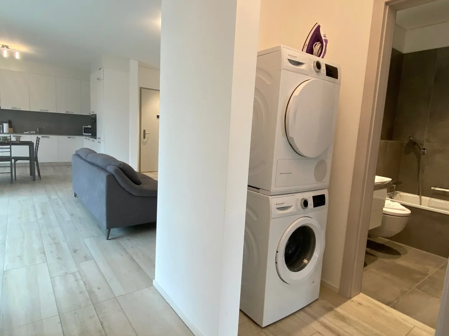 ELEGANTE 3.5 LOCALI ARREDATO CON PARCHEGGIO PRIVATO - Photo 8 sur 14