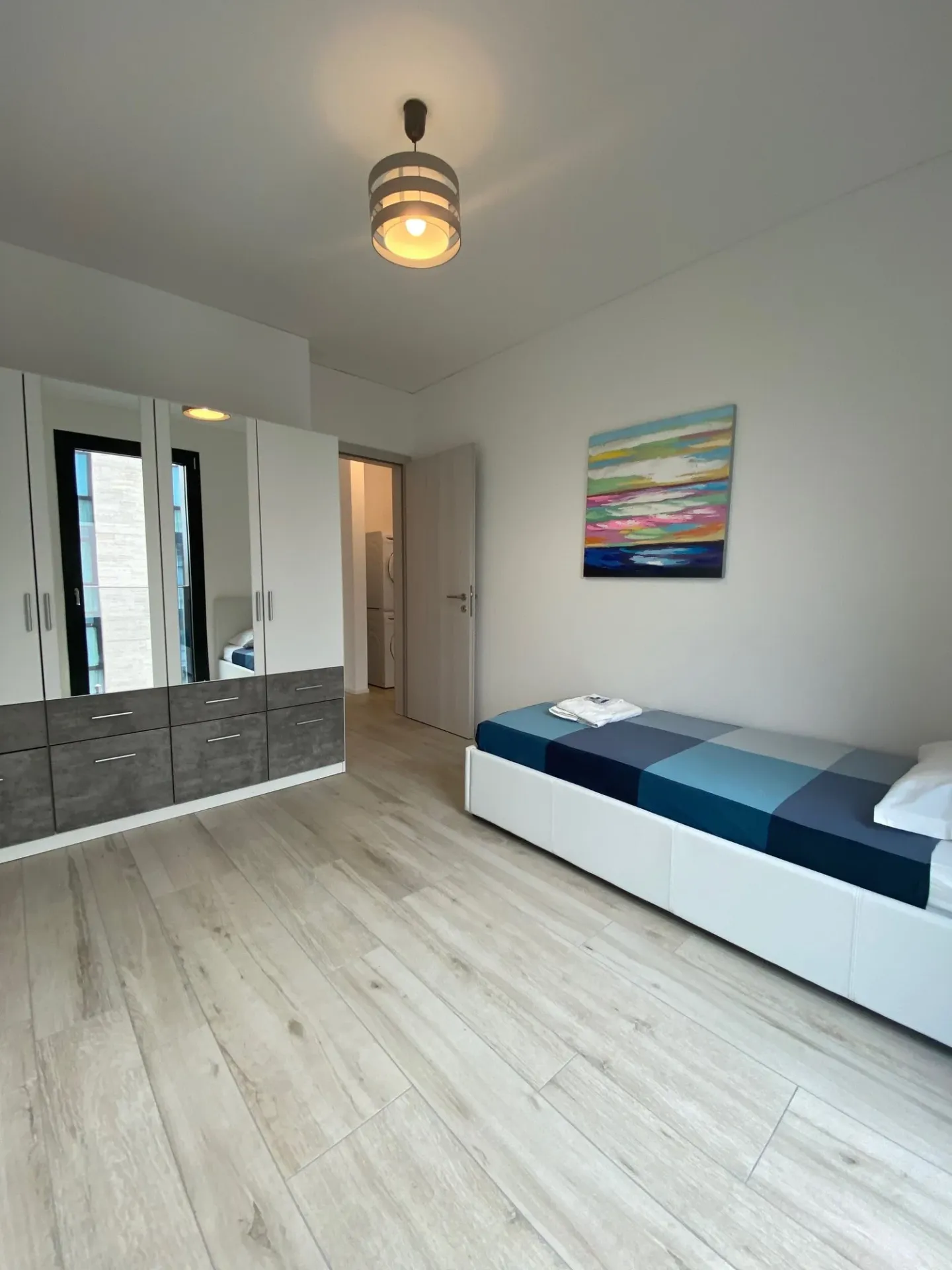 ELEGANTE 3.5 LOCALI ARREDATO CON PARCHEGGIO PRIVATO - Photo 9 sur 14
