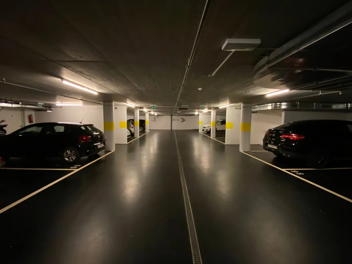 ELEGANTE 3.5 LOCALI ARREDATO CON PARCHEGGIO PRIVATO - Photo 13 sur 14