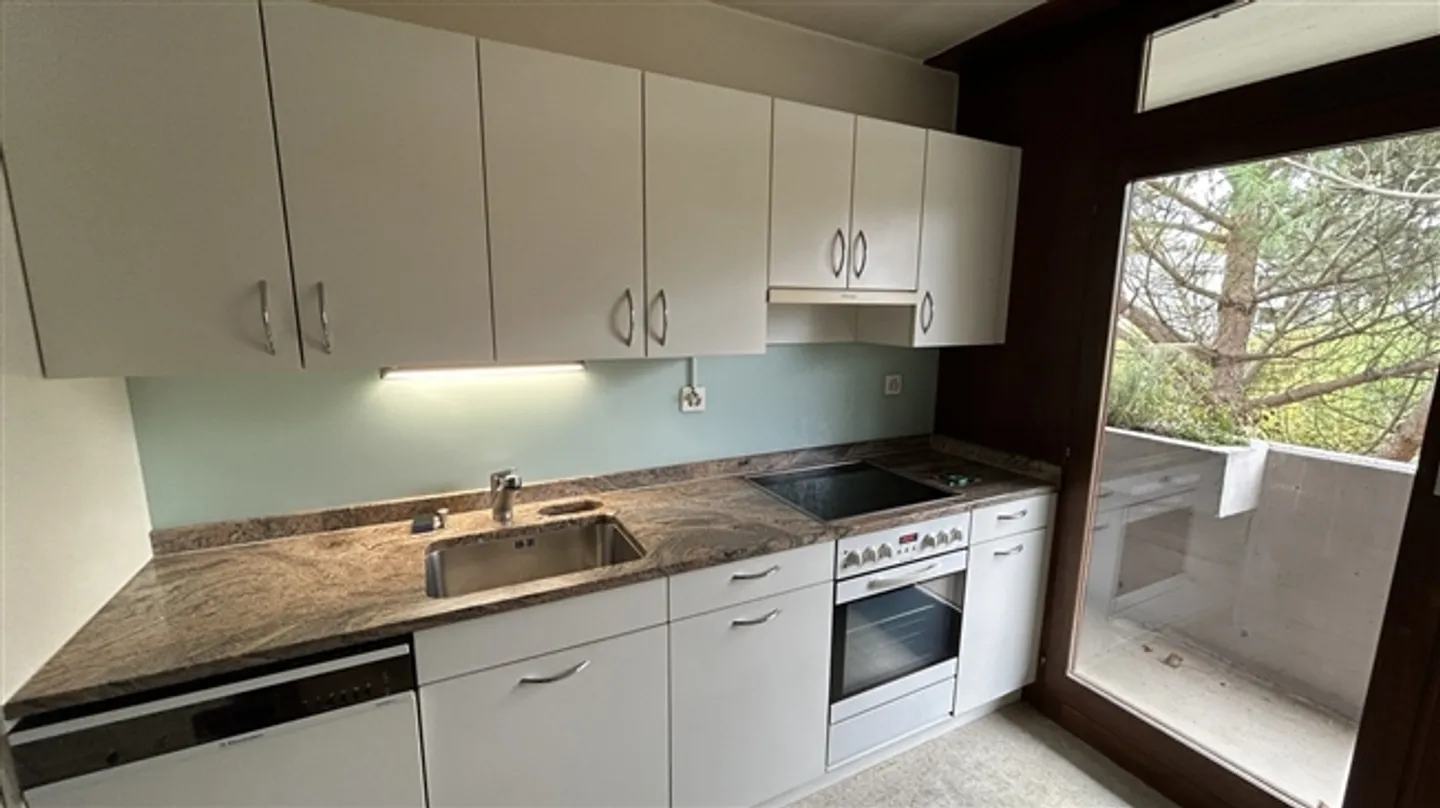 Spacious 5.5-room apartment with basement compartment and parking space - Photo 5 of 7