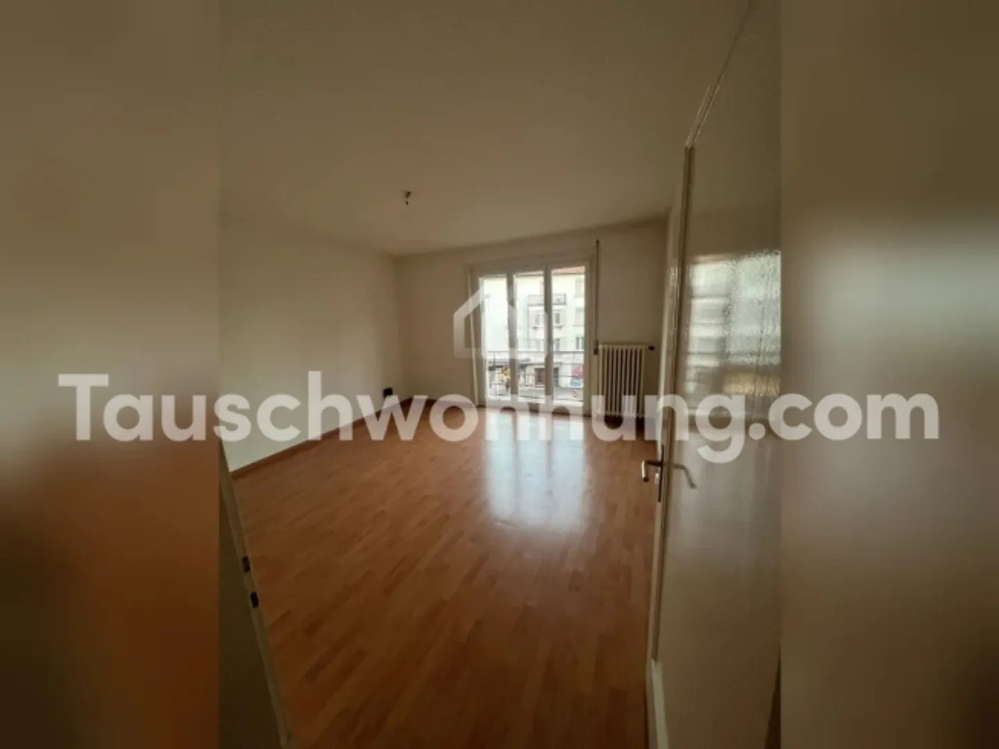 Charming 4-Room Apartment in a Central Location - Photo 4 of 5