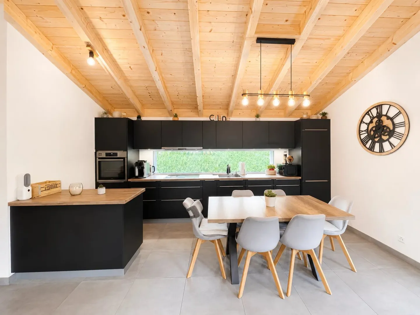 Appartamento moderno con terrazza - Foto 2 di 7