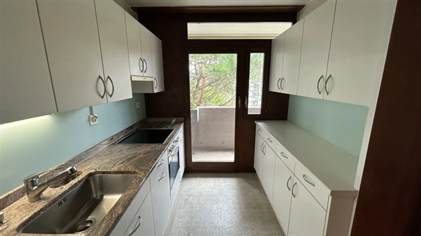 Spacious 5.5-room apartment with basement compartment and parking space - Photo 6 of 7