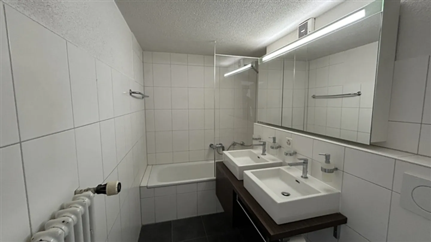 Spacious 5.5-room apartment with basement compartment and parking space - Photo 7 of 7