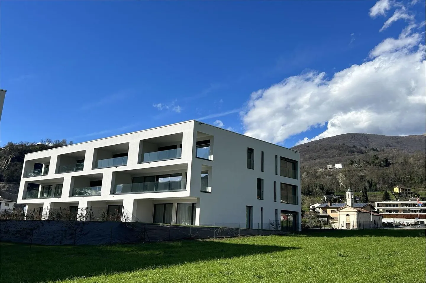 Elegant New Construction Apartments - Photo 11 of 13