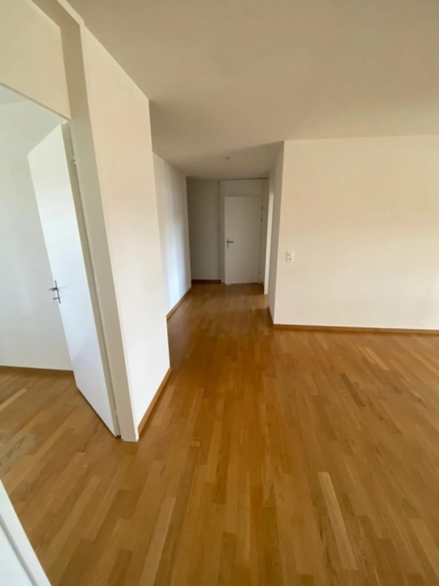 Apartment for rent - Photo 2 of 8